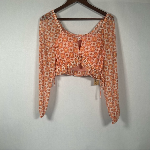 2 for$15 Madden NYC Juniors Cropped Keyhole Top - Picture 1 of 15